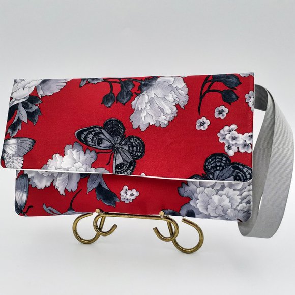 NEW! Red Silk Floral Bouquet Wristlet Clutch - Picture 2 of 8